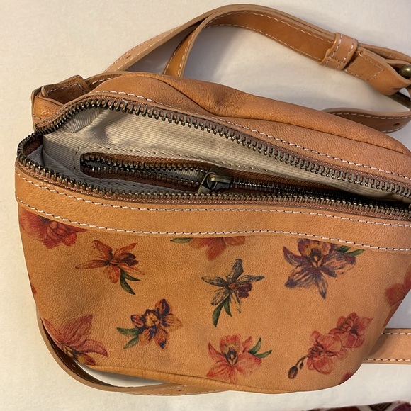 Sundance Floral Marguerite Belt Bag in Grey and Red - Picture 2 of 4